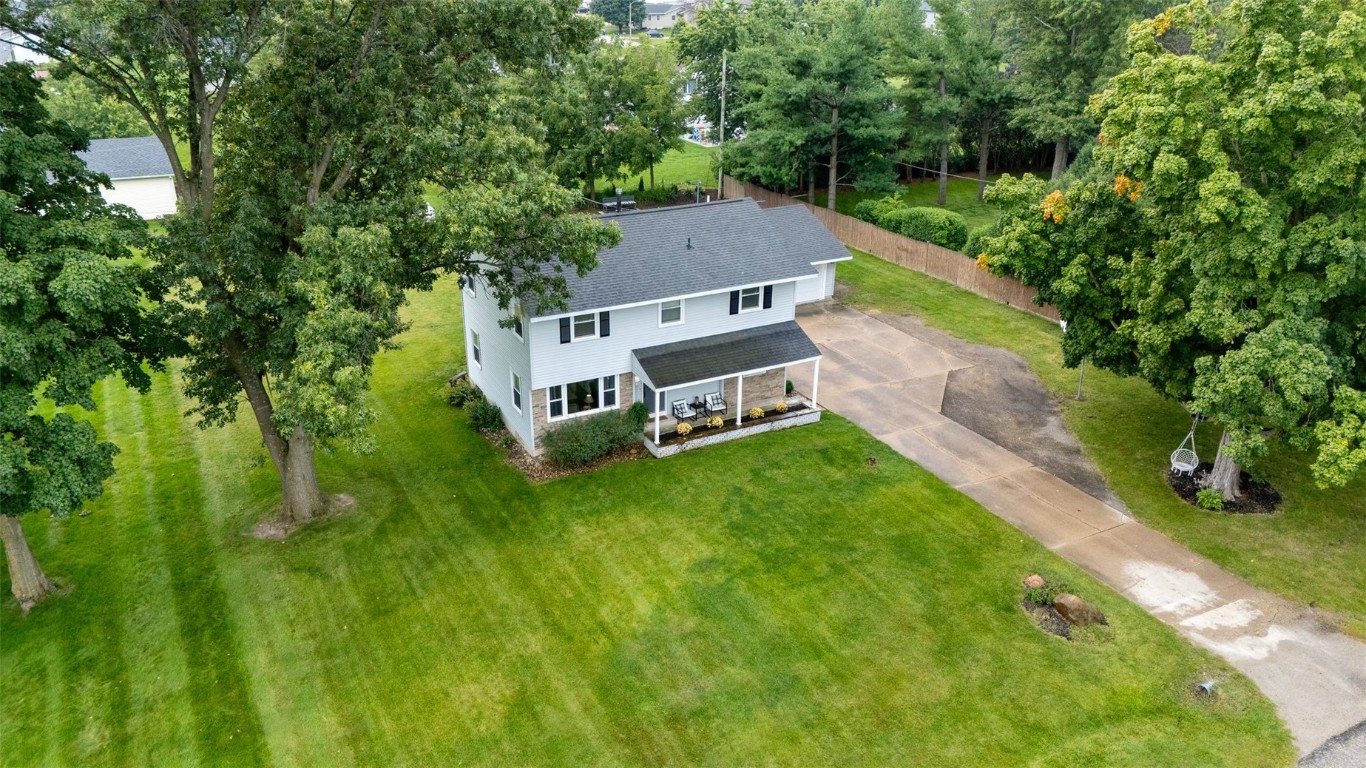 745 Eastview Drive Robins IA 52328