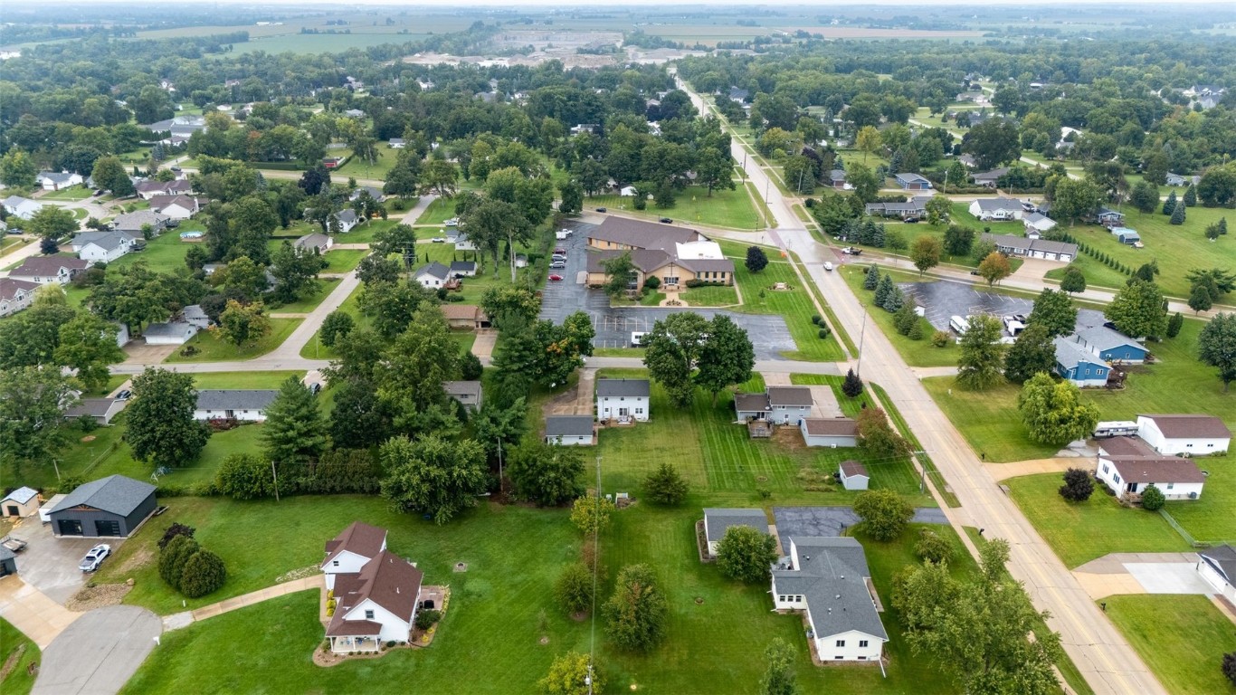 745 Eastview Drive Robins IA 52328