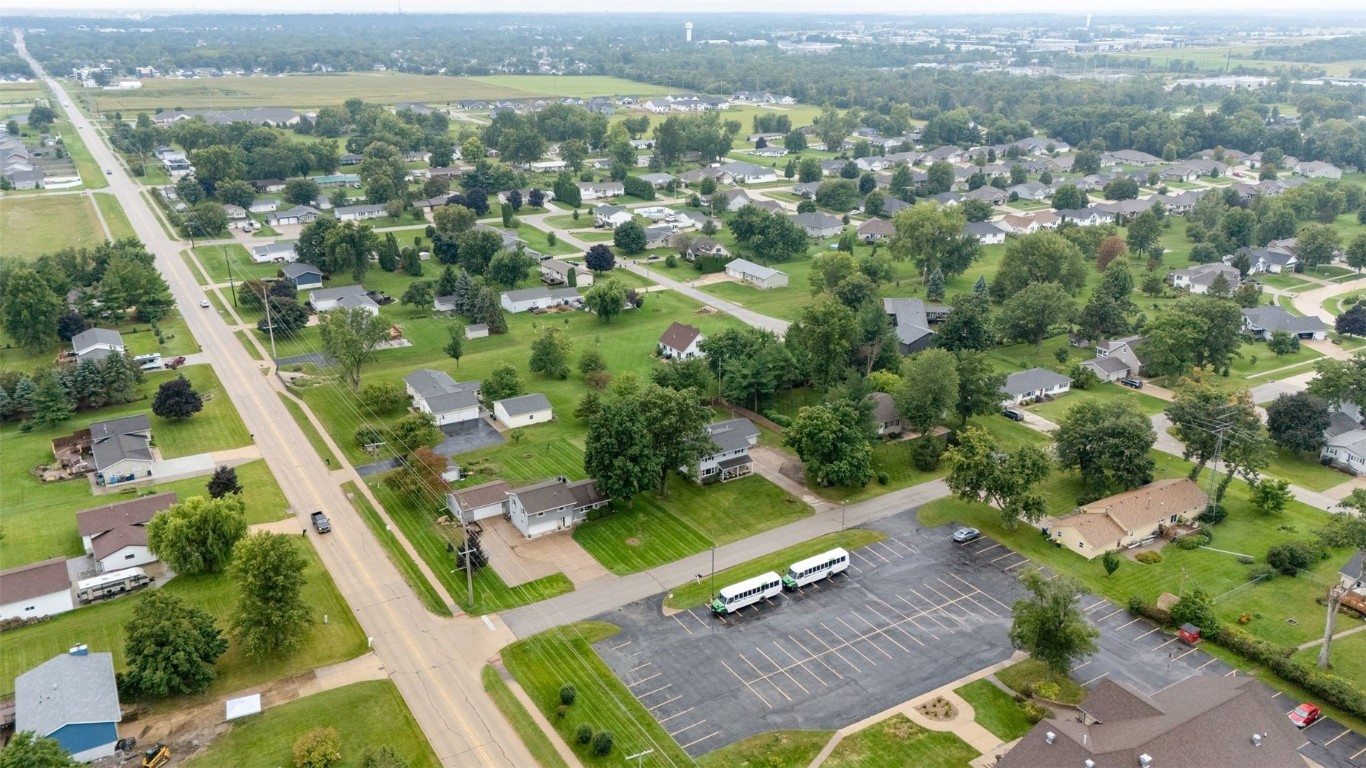 745 Eastview Drive Robins IA 52328