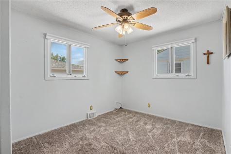 1052 Clifton Street NE Cedar Rapids IA 52402