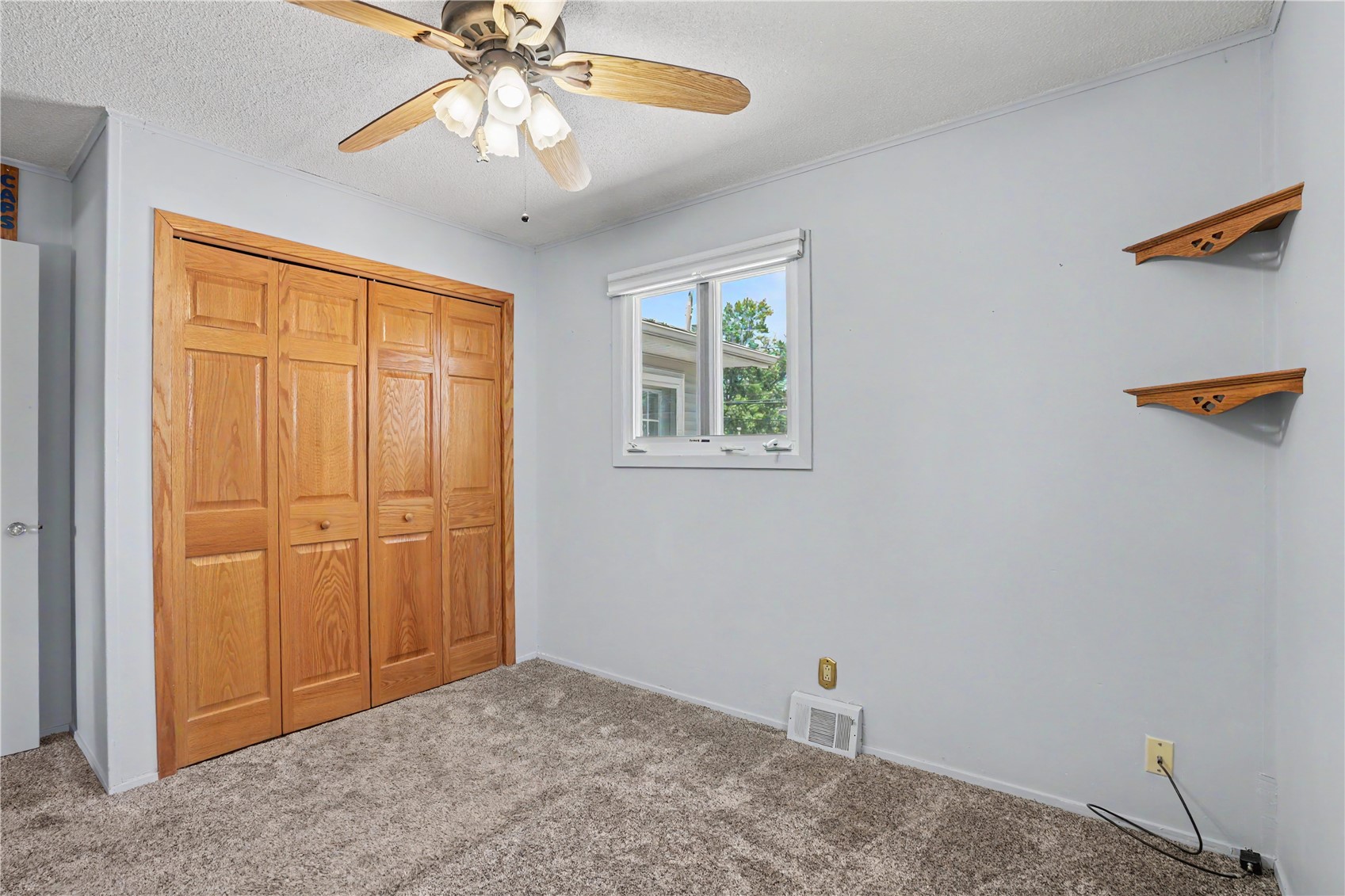 1052 Clifton Street NE Cedar Rapids IA 52402
