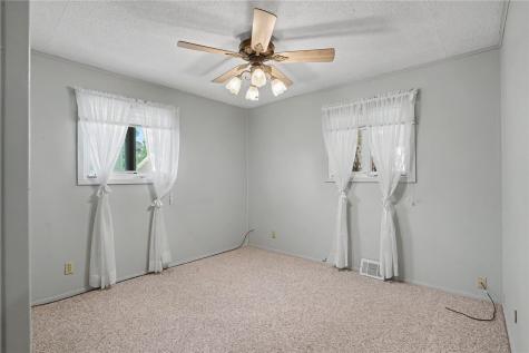 1052 Clifton Street NE Cedar Rapids IA 52402