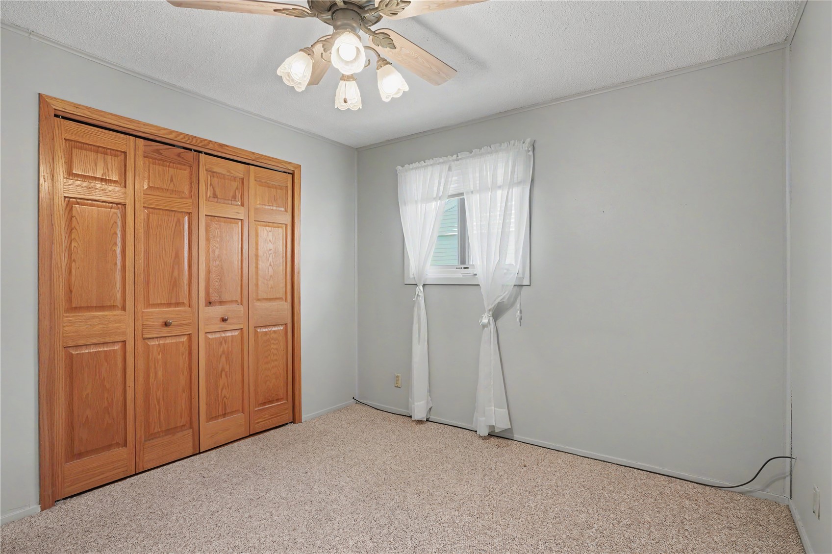 1052 Clifton Street NE Cedar Rapids IA 52402