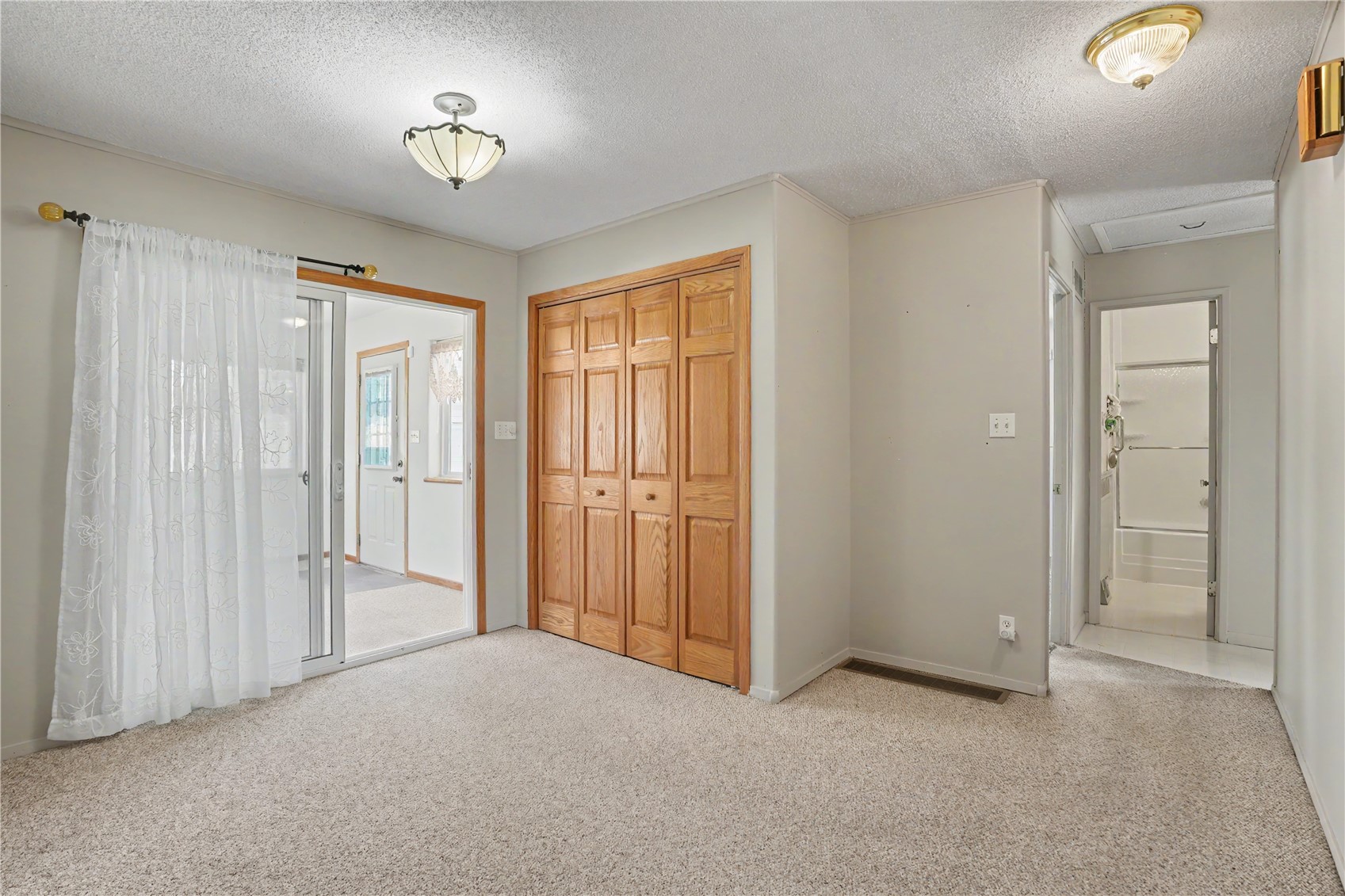 1052 Clifton Street NE Cedar Rapids IA 52402