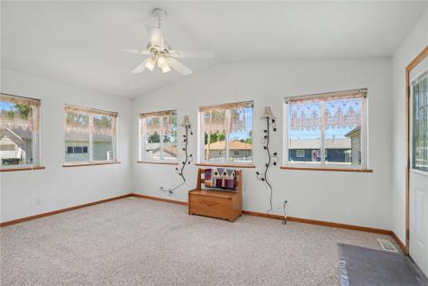 1052 Clifton Street NE Cedar Rapids IA 52402