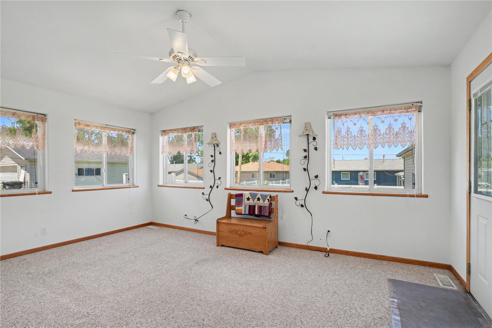 1052 Clifton Street NE Cedar Rapids IA 52402