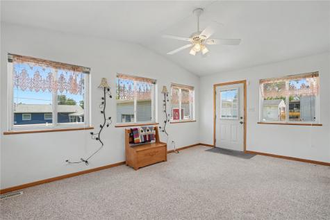 1052 Clifton Street NE Cedar Rapids IA 52402