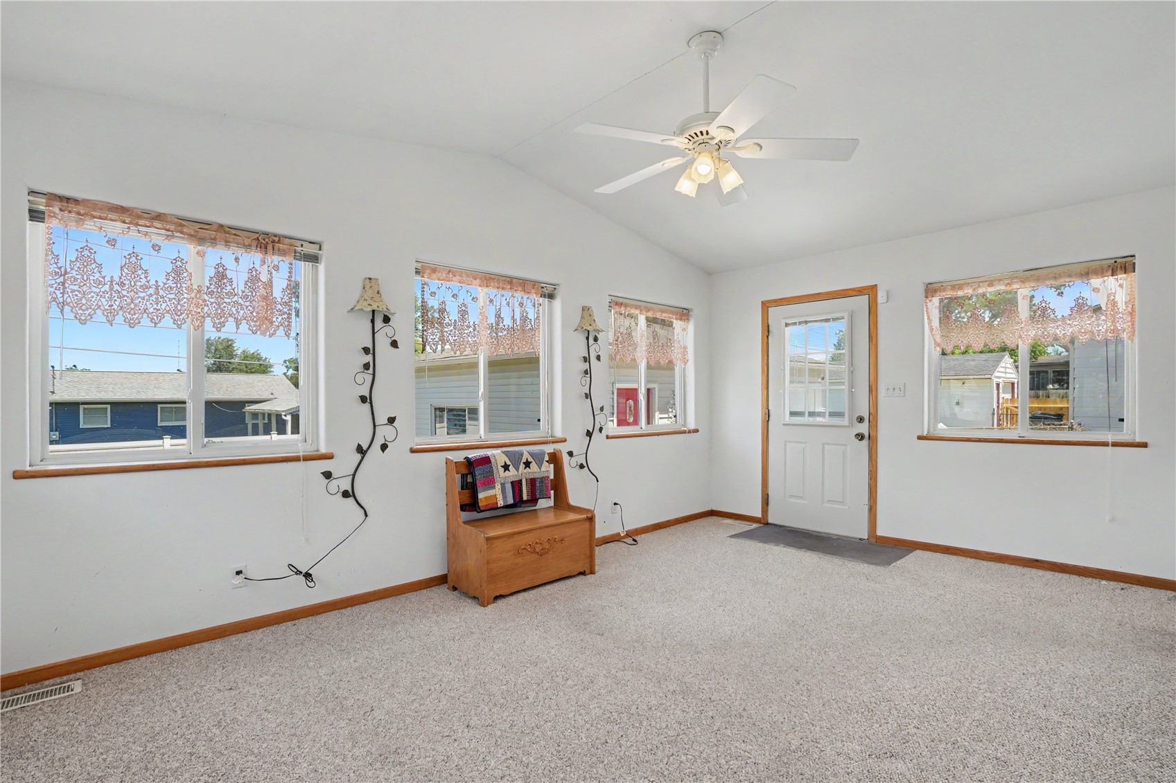 1052 Clifton Street NE Cedar Rapids IA 52402
