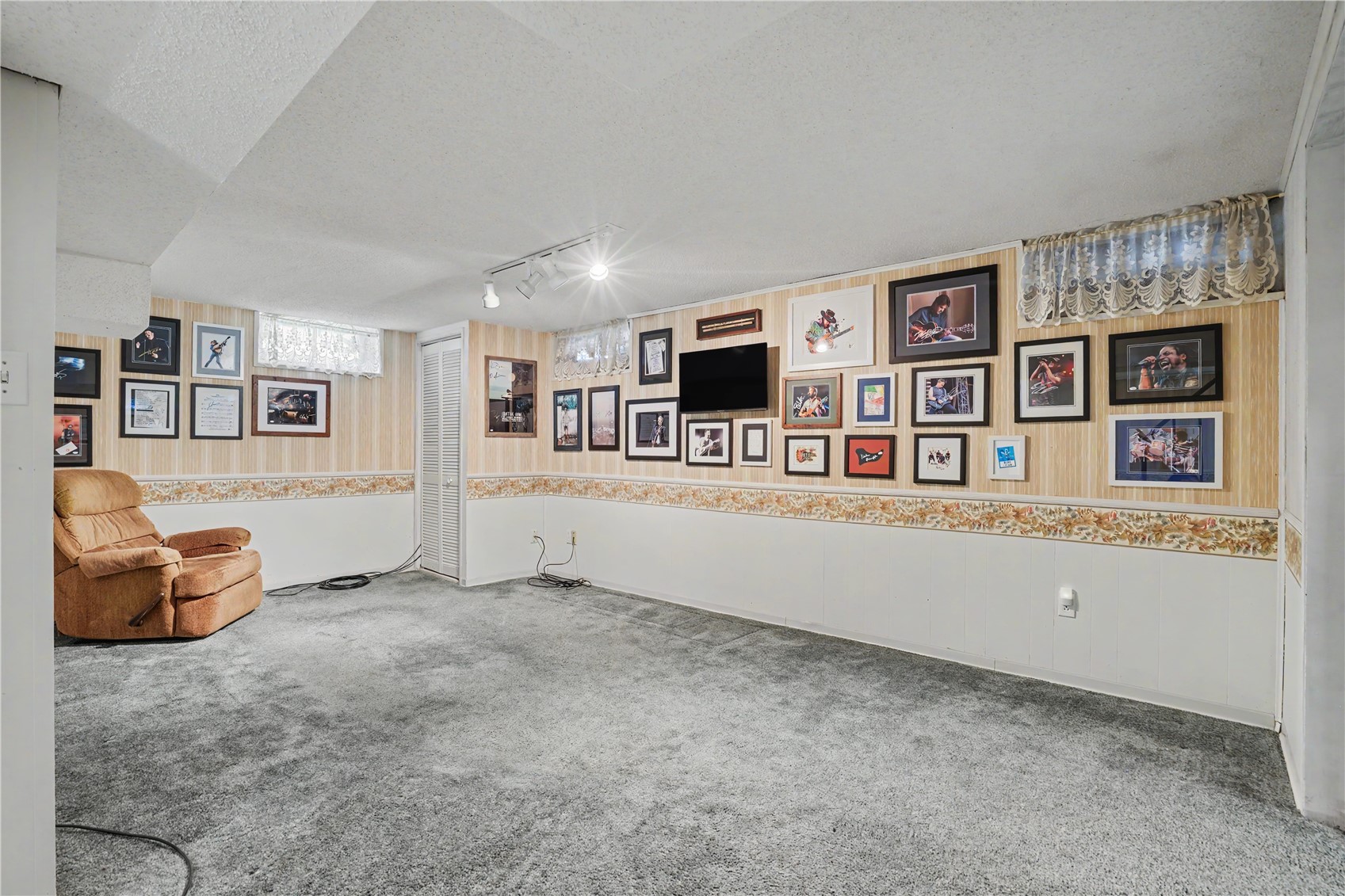 1052 Clifton Street NE Cedar Rapids IA 52402