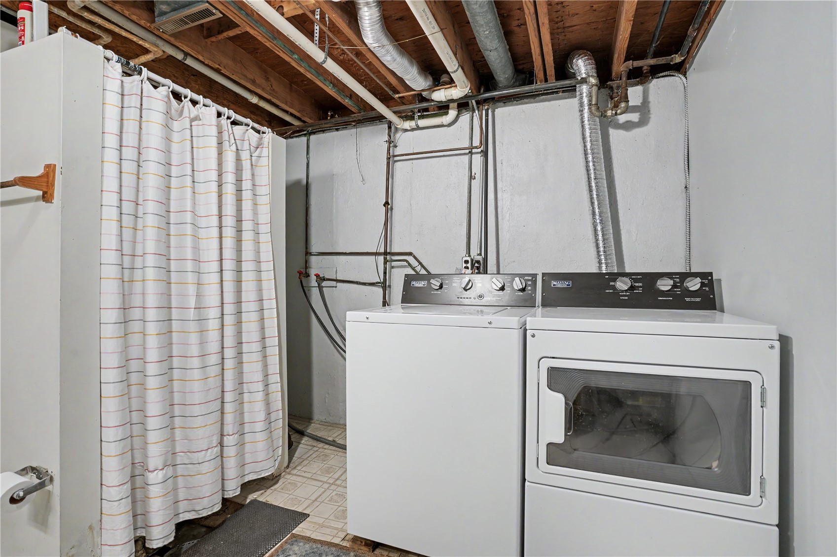 1052 Clifton Street NE Cedar Rapids IA 52402