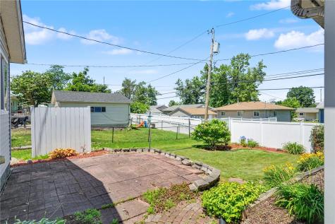 1052 Clifton Street NE Cedar Rapids IA 52402