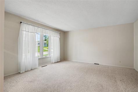 1052 Clifton Street NE Cedar Rapids IA 52402