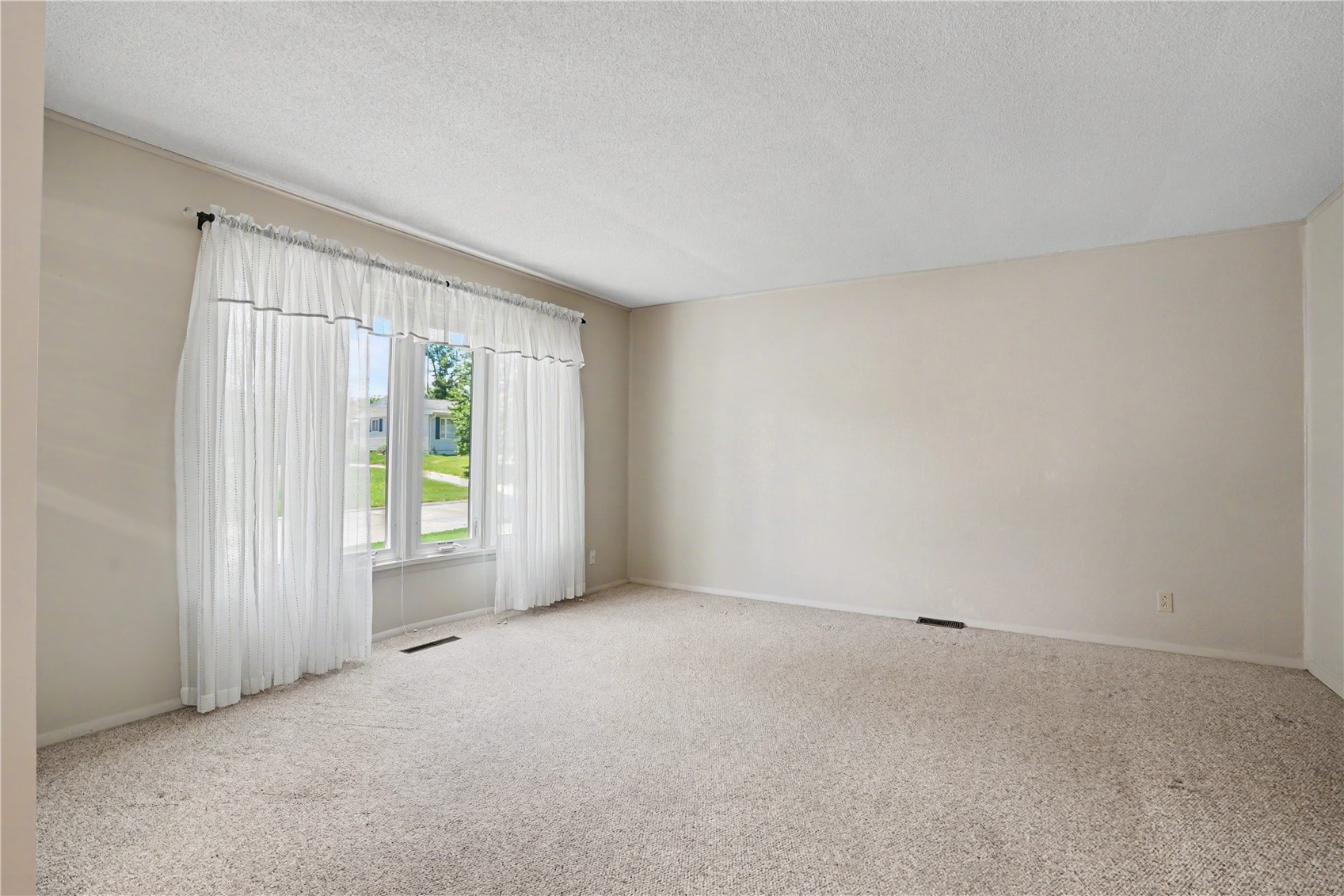 1052 Clifton Street NE Cedar Rapids IA 52402