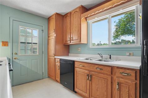 1052 Clifton Street NE Cedar Rapids IA 52402