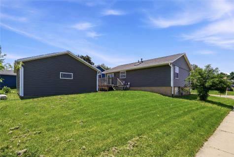 3305 Dunham Drive SW Cedar Rapids IA 52404