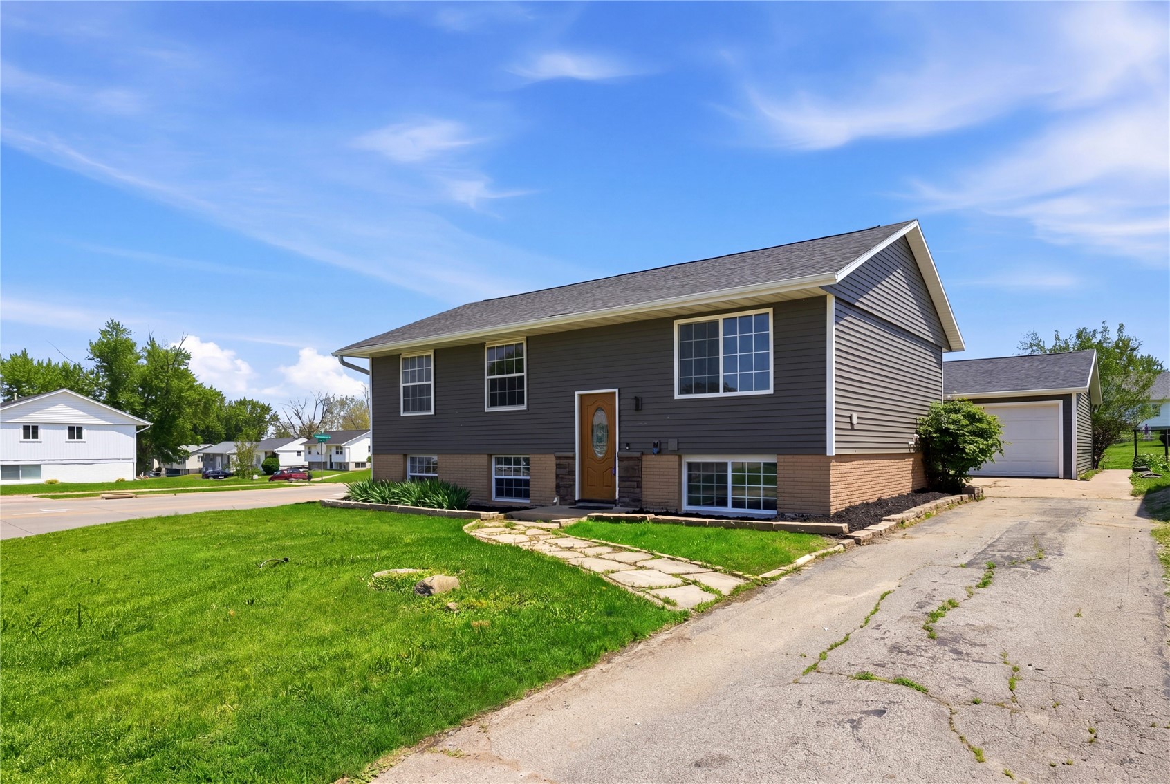 3305 Dunham Drive SW Cedar Rapids IA 52404