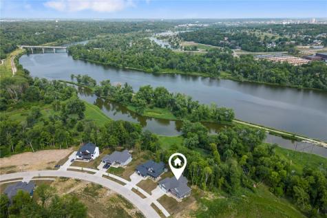 5631 Seminole Valley Trail NE Cedar Rapids IA 52411