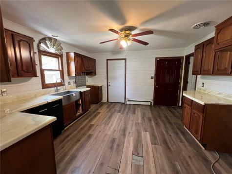 218 5th Avenue SE Independence IA 50644