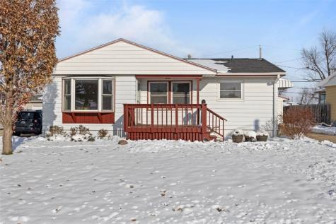 1048 Clifton Street NE Cedar Rapids IA 52402