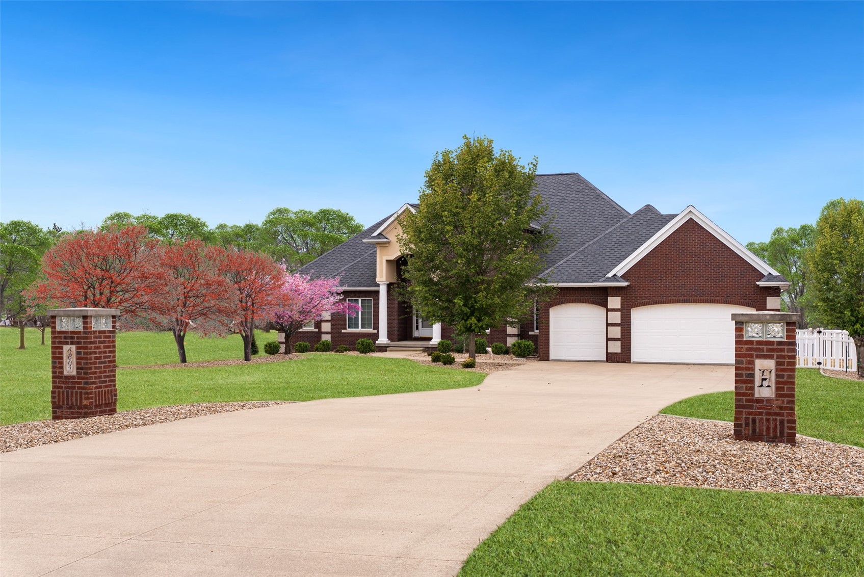 4601 Plumberry Road Ely IA 52227
