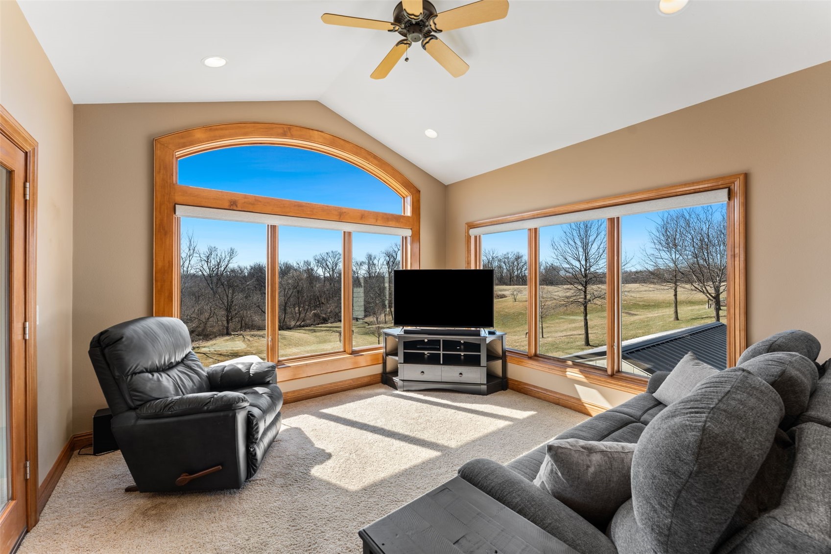4601 Plumberry Road Ely IA 52227