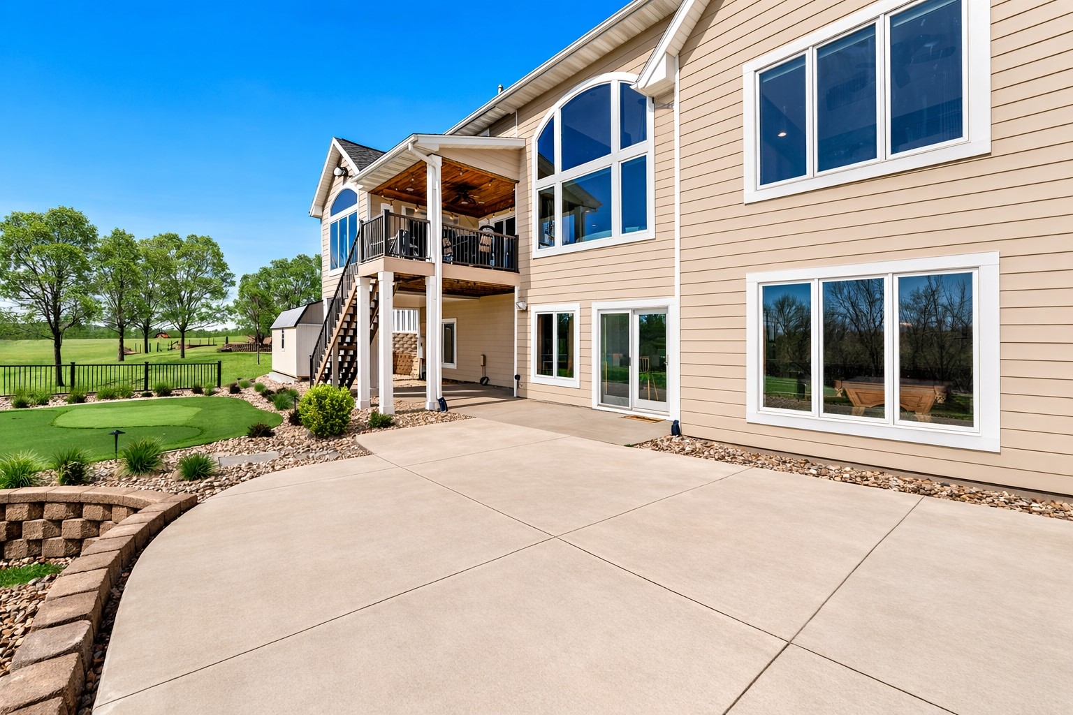 4601 Plumberry Road Ely IA 52227