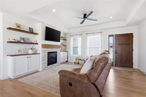 404 Donald Drive Alburnett IA 52202