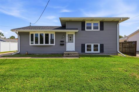 2101 Lauren Drive SW Cedar Rapids IA 52404