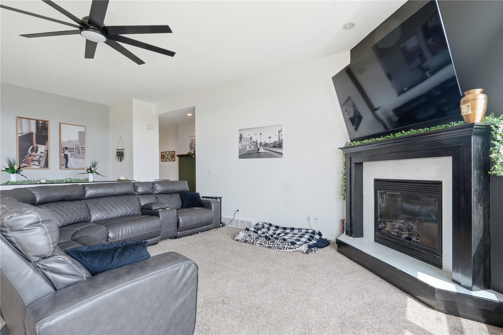 2413 Radcliffe Drive SW Cedar Rapids IA 52404