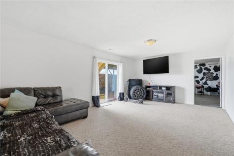 2413 Radcliffe Drive SW Cedar Rapids IA 52404