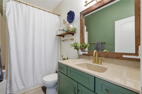 2413 Radcliffe Drive SW Cedar Rapids IA 52404