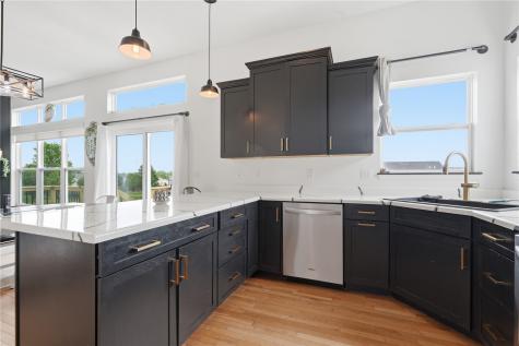 2413 Radcliffe Drive SW Cedar Rapids IA 52404