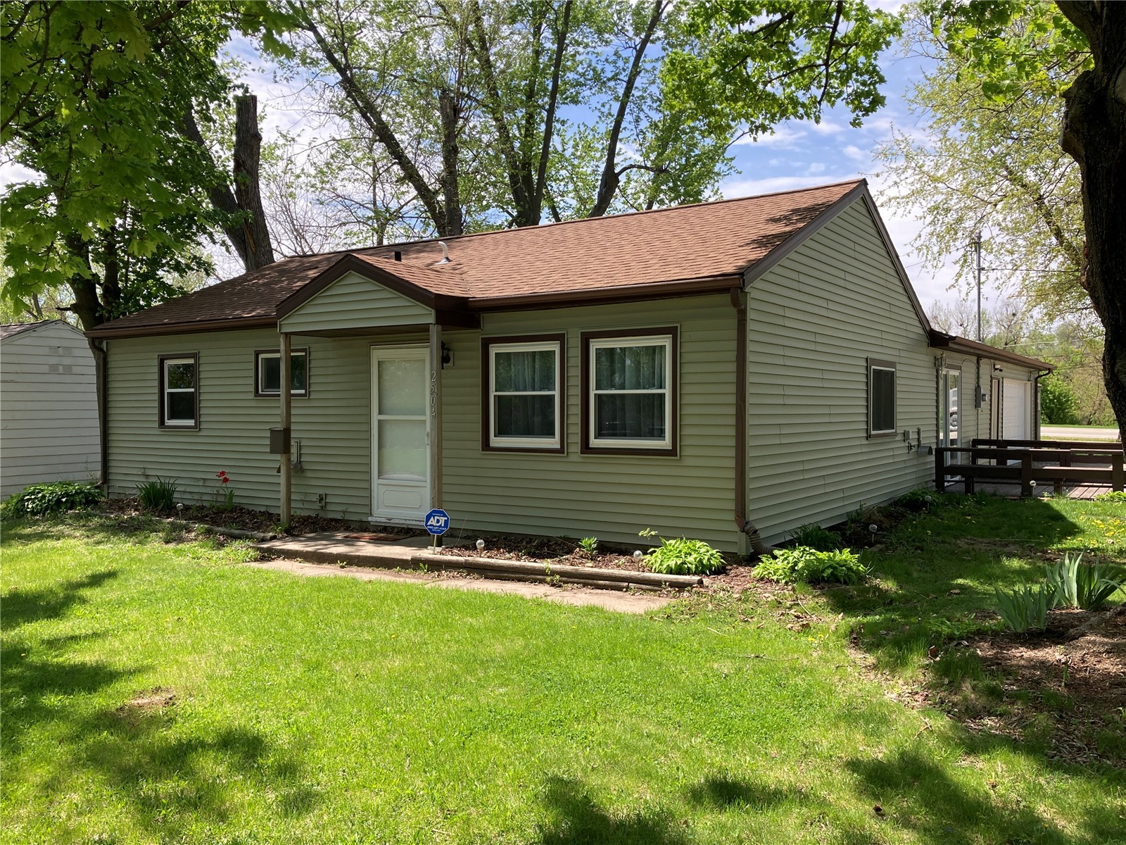 2504 Linwood SW Cedar Rapids IA 52404