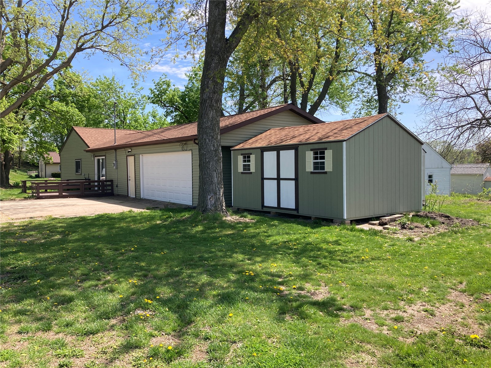 2504 Linwood SW Cedar Rapids IA 52404