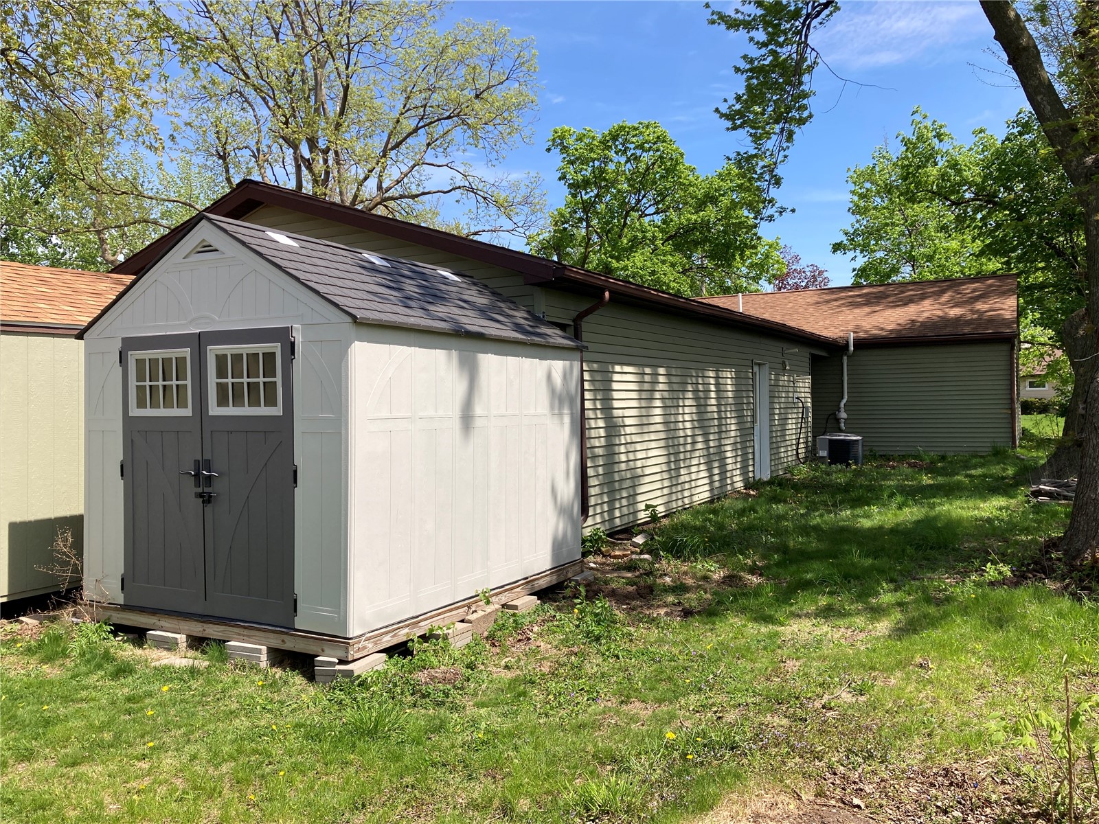 2504 Linwood SW Cedar Rapids IA 52404
