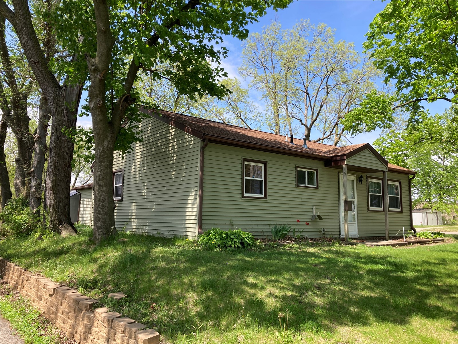 2504 Linwood SW Cedar Rapids IA 52404
