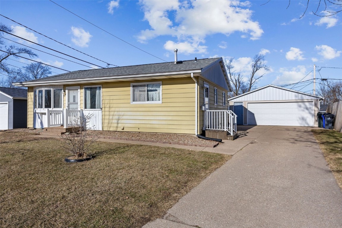 4331 Cavalier Street NE Cedar Rapids IA 52402