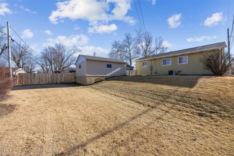4331 Cavalier Street NE Cedar Rapids IA 52402