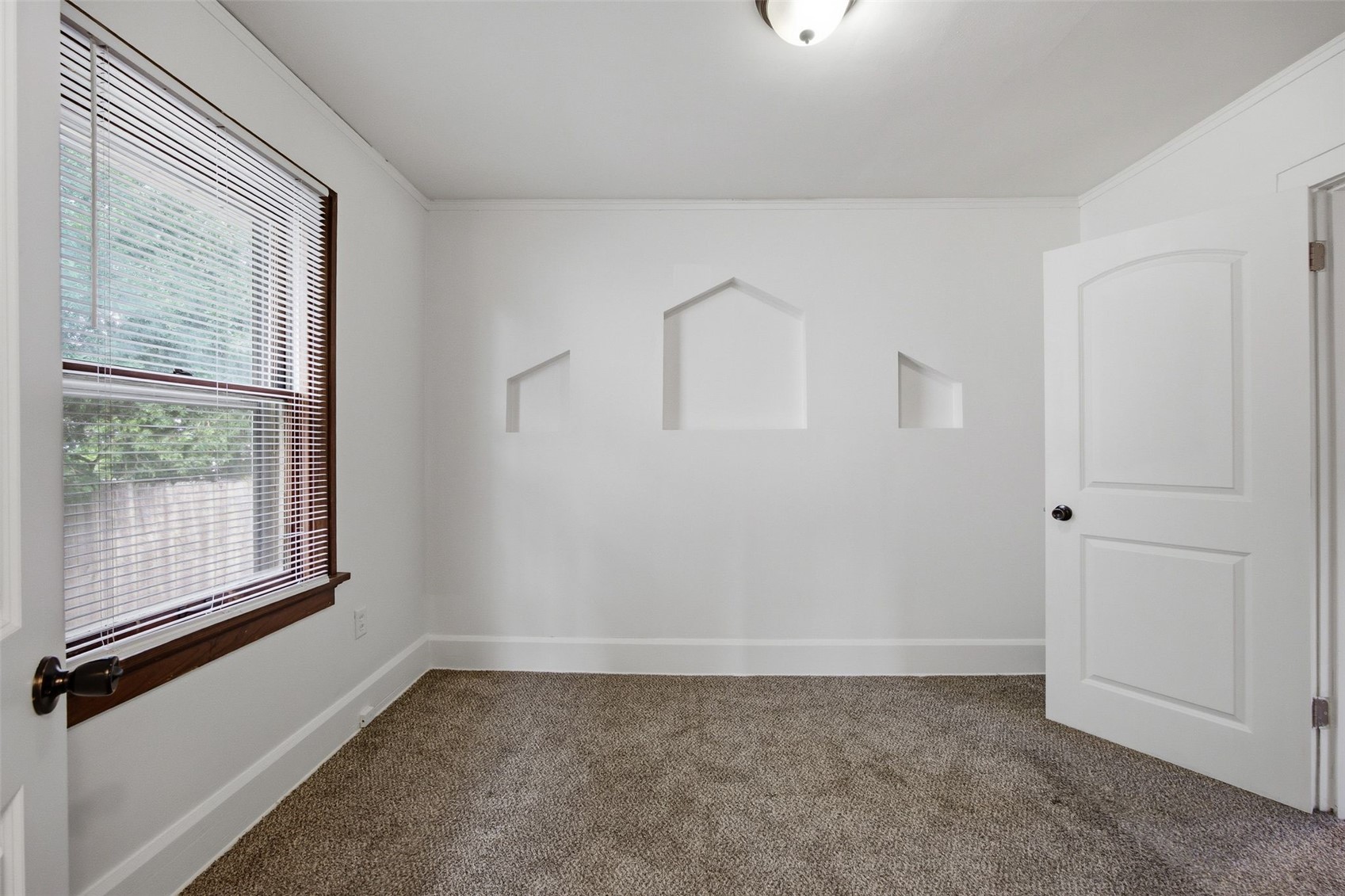 906 Center Point Road NE Cedar Rapids IA 52402