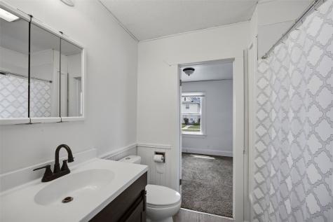 906 Center Point Road NE Cedar Rapids IA 52402