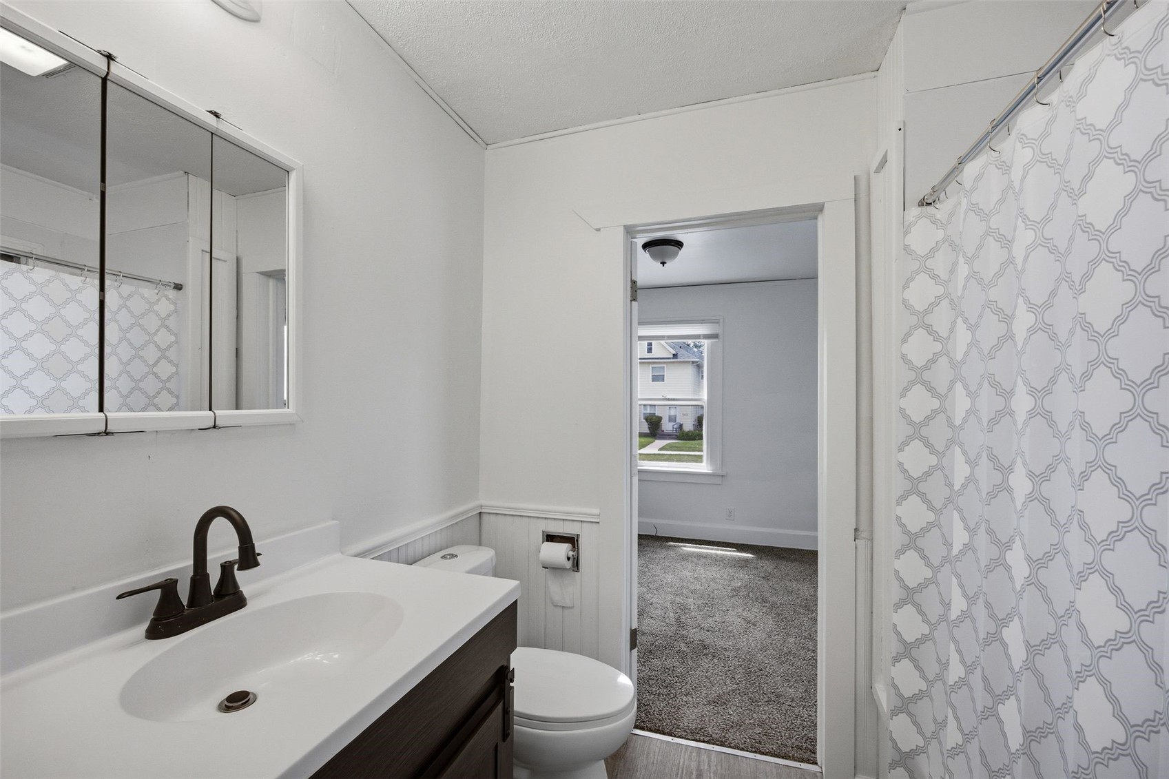 906 Center Point Road NE Cedar Rapids IA 52402