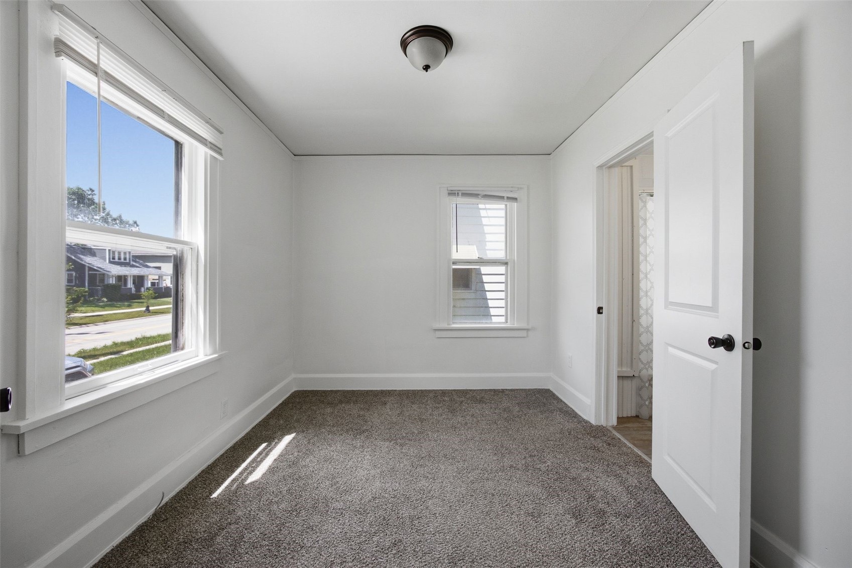 906 Center Point Road NE Cedar Rapids IA 52402