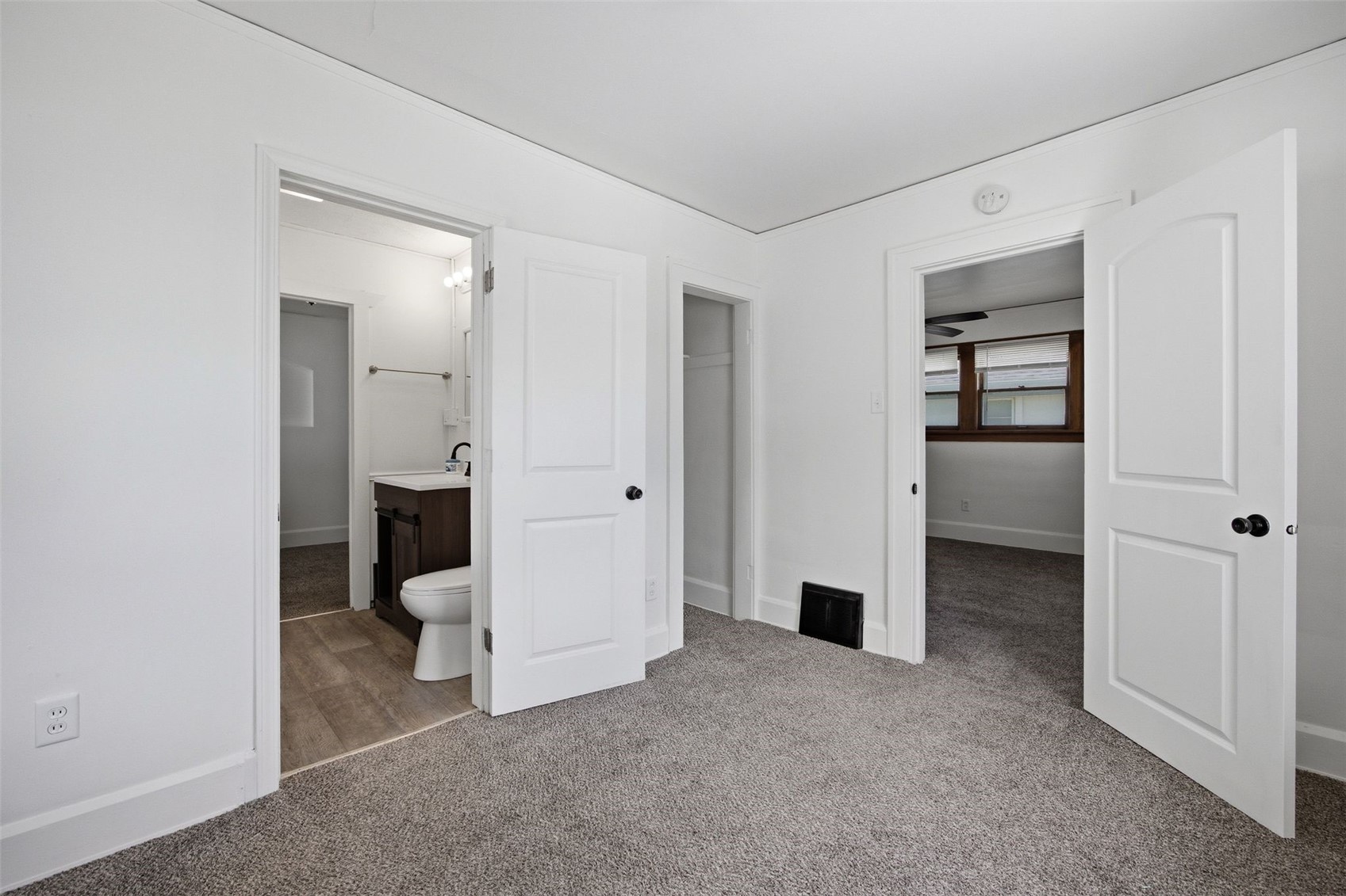 906 Center Point Road NE Cedar Rapids IA 52402