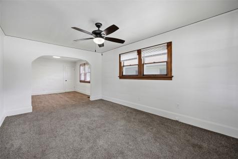 906 Center Point Road NE Cedar Rapids IA 52402