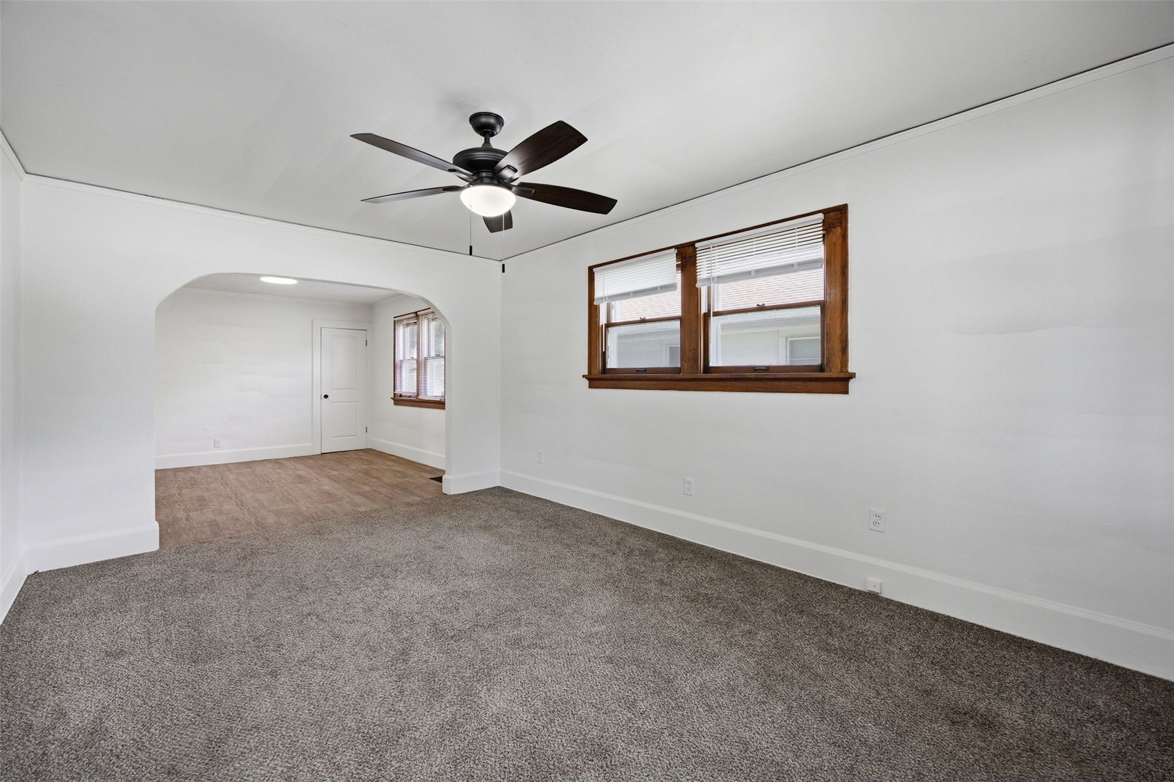 906 Center Point Road NE Cedar Rapids IA 52402