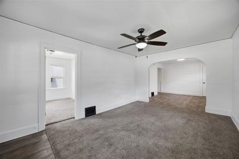 906 Center Point Road NE Cedar Rapids IA 52402