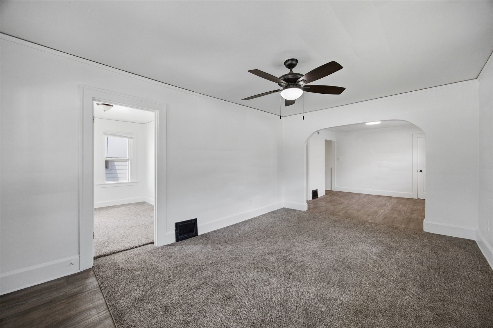906 Center Point Road NE Cedar Rapids IA 52402