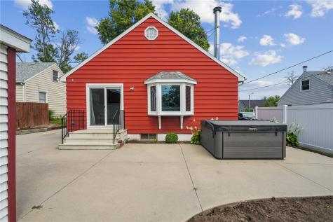 1605 48th Street NE Cedar Rapids IA 52402