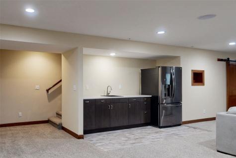 716 Tiburan Lane NE Cedar Rapids IA 52402