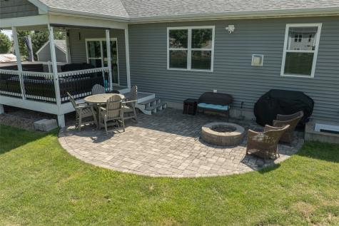 716 Tiburan Lane NE Cedar Rapids IA 52402
